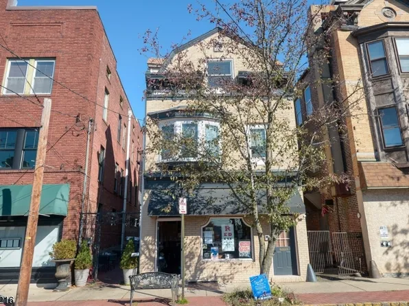 94 Walnut St APT 2, Montclair, NJ 07042