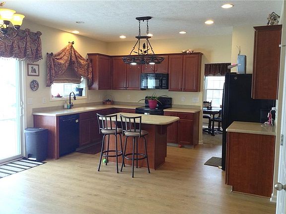 2nd image of 8911 Hearthstone Dr