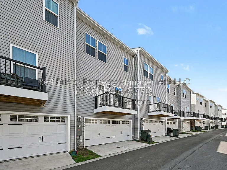 9342 Mallard Mills Dr — Photo 23
