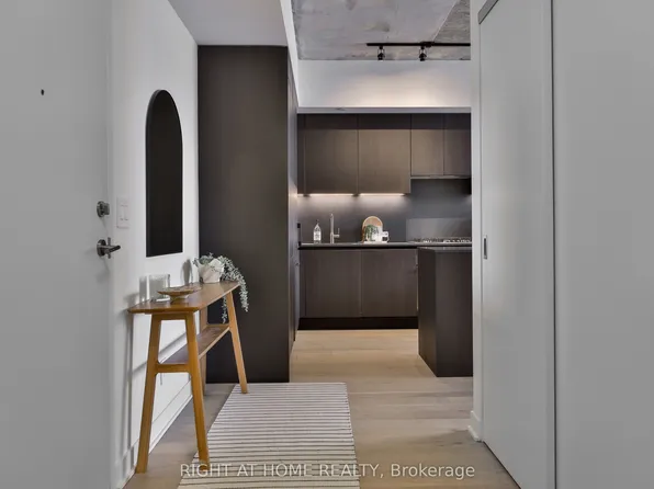 2720 Dundas St W #Penthouse 6, Toronto, ON M6P 0C3