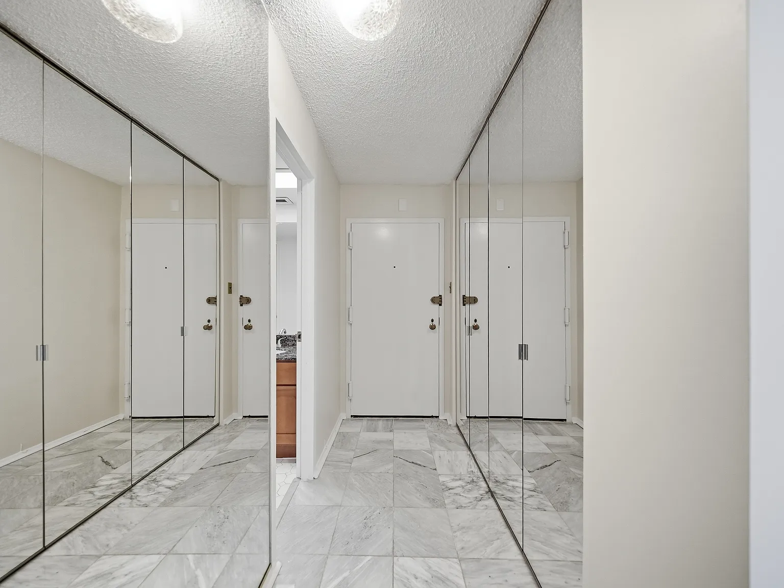 2 bed, 732 sqft, $3,250 — Photo 4