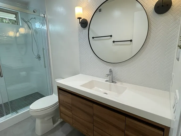 2nd Bath upstairs
