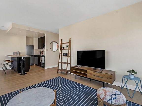 5th image of 899 Pine St Unit 11443