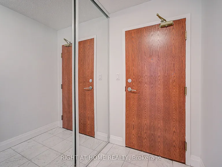 35 Empress Ave #207 — Photo 3