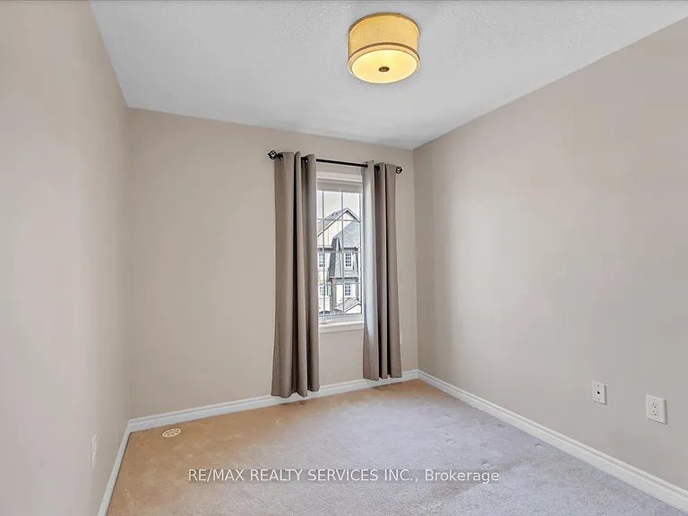 84 Bannister Cres — Photo 28