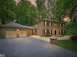 11732 Stuart Mill Rd, Oakton, VA 22124