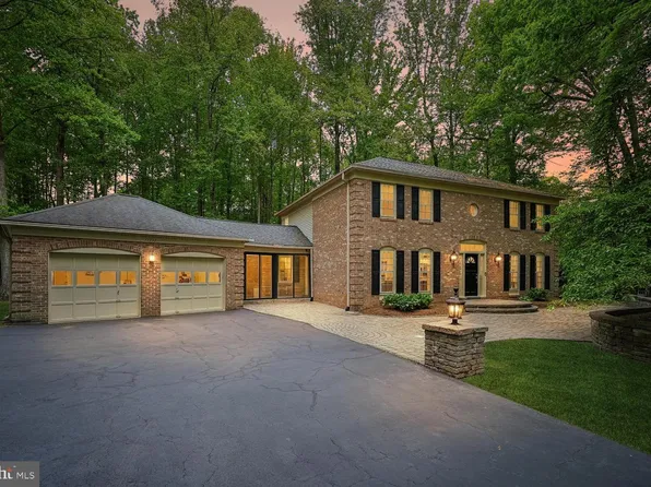 11732 Stuart Mill Rd, Oakton, VA 22124
