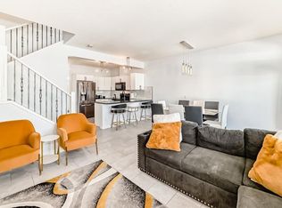 124 E Royal Mnr NW, Calgary, AB T3G 5T6