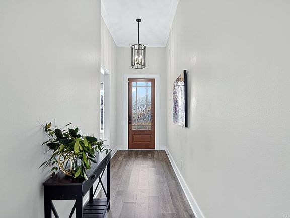 3rd image of 8 Short Leaf Ln