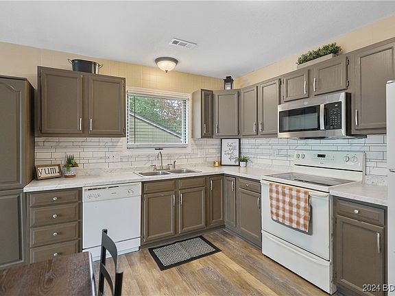 2nd image of 1357 Bluff Dr