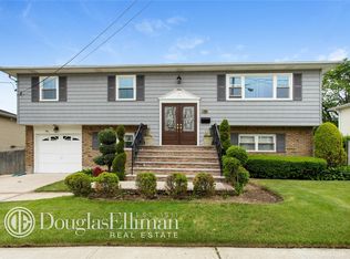 855 Shubert St, Baldwin, NY 11510