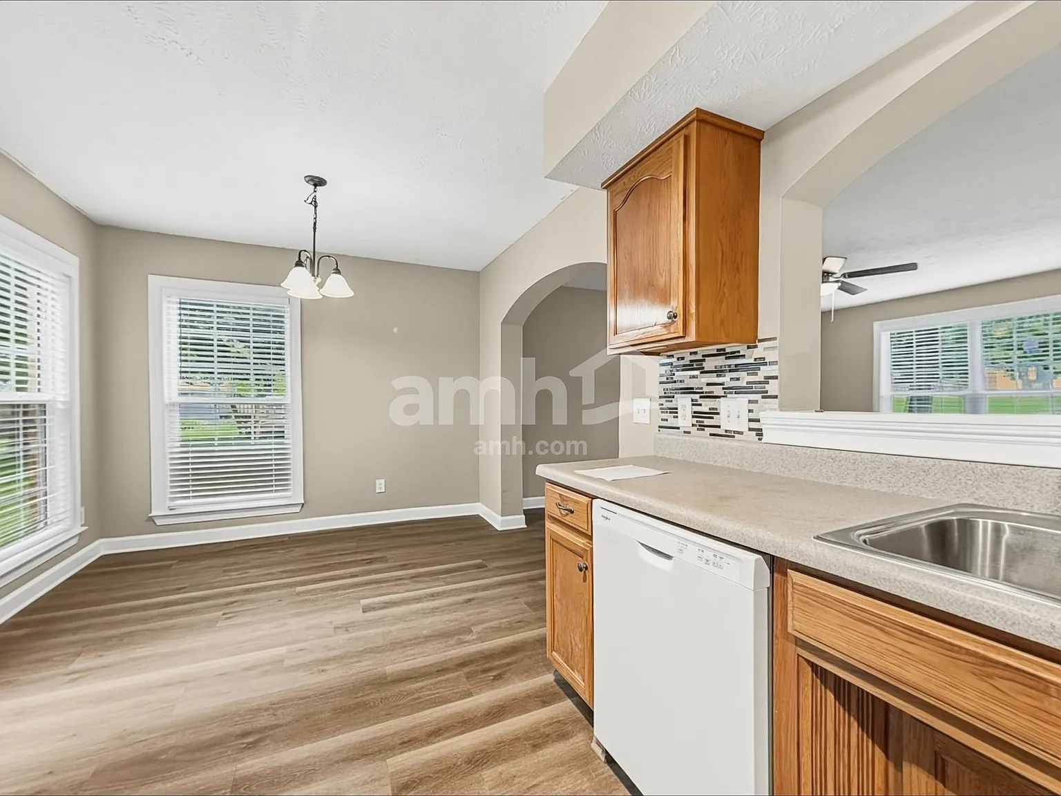4 bed, 2.5 bath, 2280 sqft, $2,465 — Photo 3