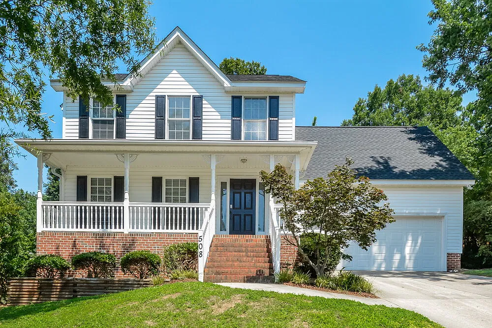3 bed, 2.5 bath, 2054 sqft, $2,060 — Photo 1