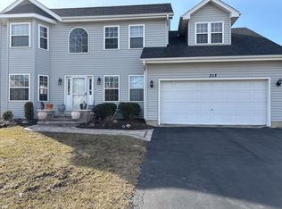 313 Fox Bend Cir, Bolingbrook, IL 60440