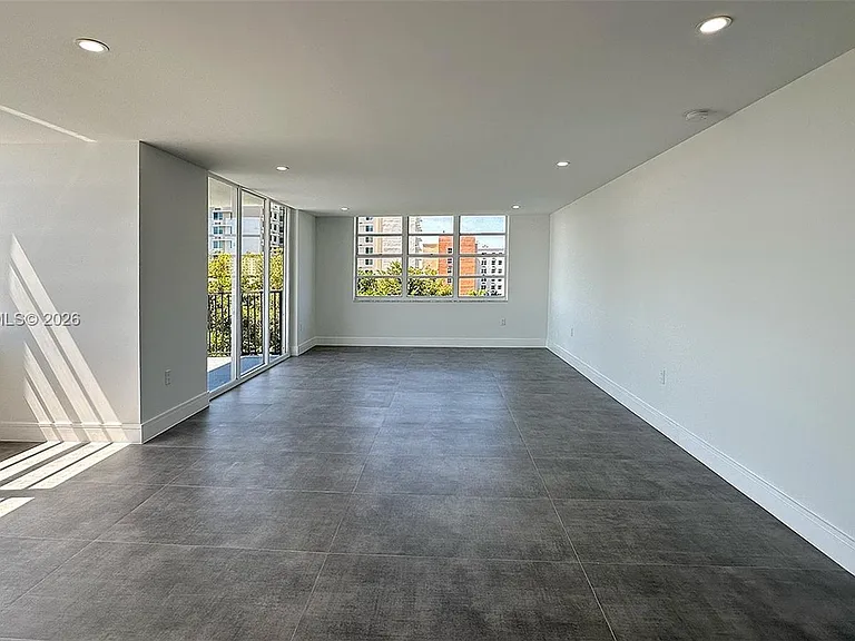 2780 NE 183rd St #701 — Photo 5