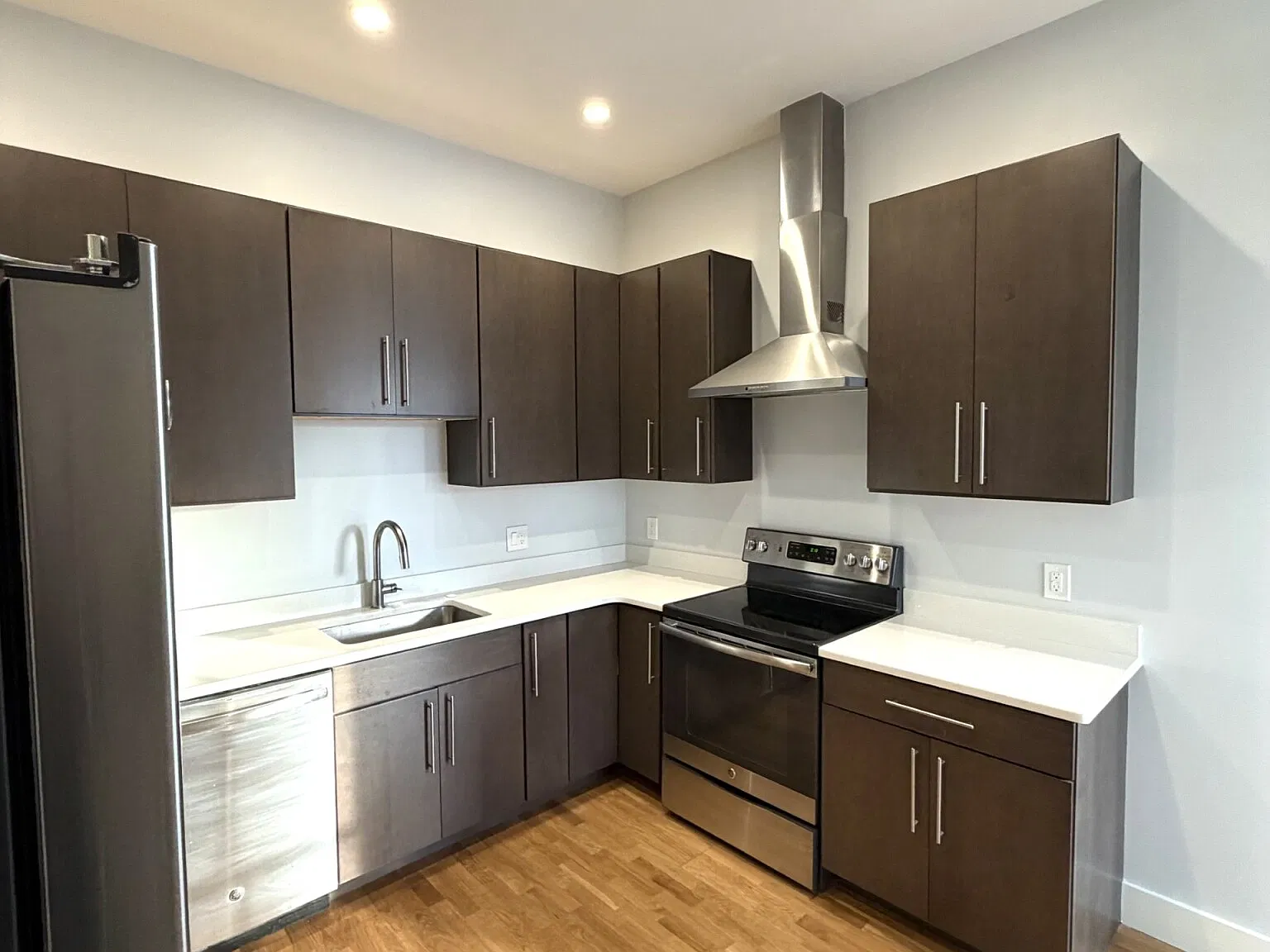 2 bed, 1.0 bath, 775 sqft, $2,900 — Photo 2