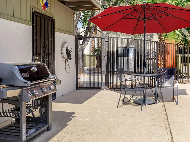 Pantano Villas Apartments — Photo 13