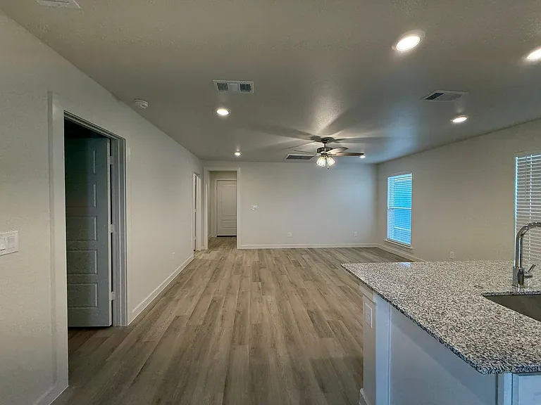5520 Rice St — Photo 3