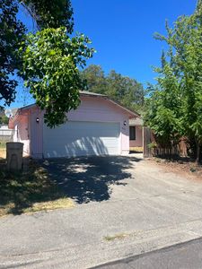 902 NW Carol Dr, Grants Pass, OR, 97526