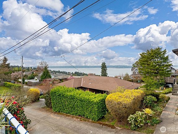 4th image of 8451 40th Avenue SW