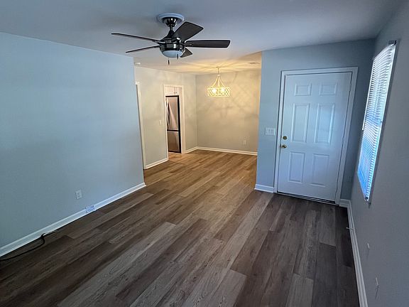4th image of 12 Oakwood Dr