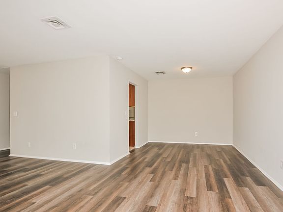 3rd image of 1627 Renoir Ln