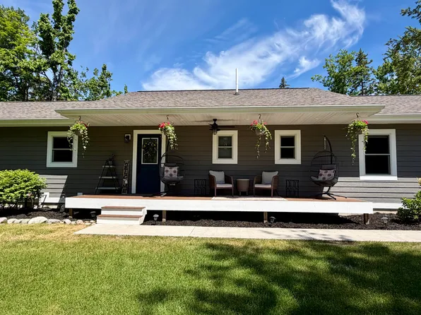 1539 Mullett Lake Woods Dr, Cheboygan, MI 49721
