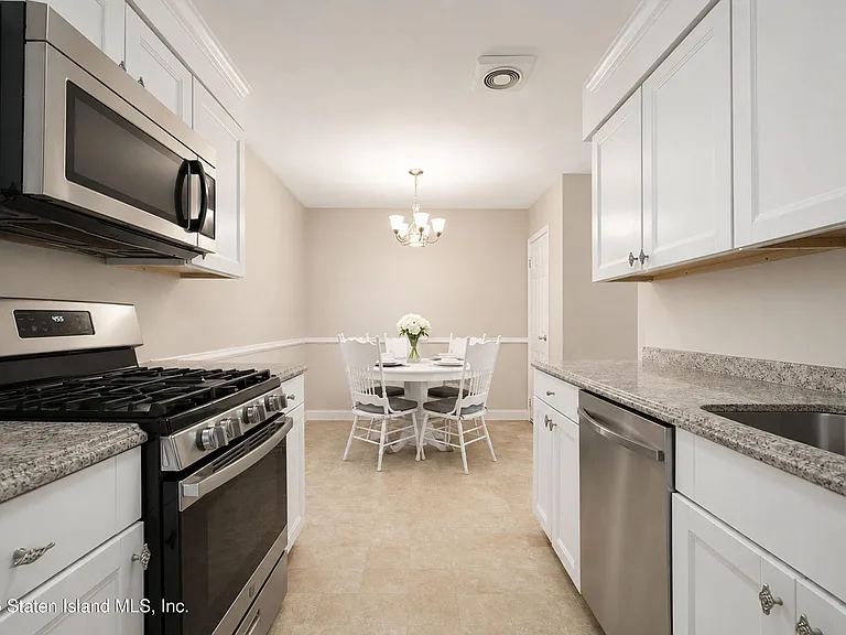 10 Pratt Ct — Photo 16