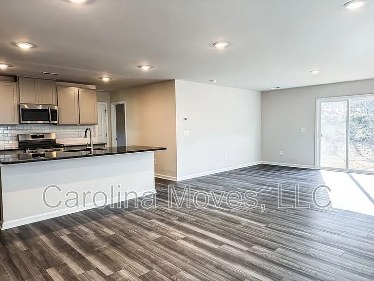 109 Clairvale Ct — Photo 4