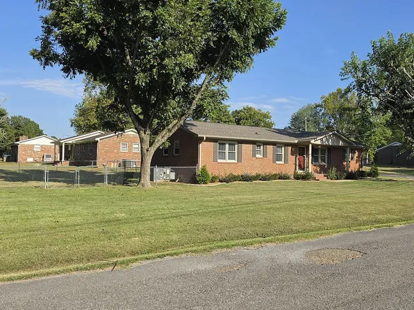 2 Park St, Fayetteville, TN 37334