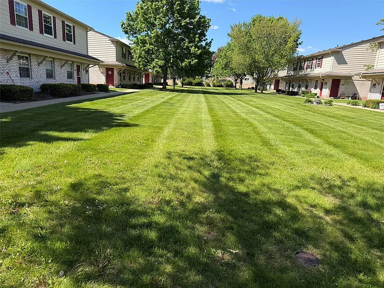 204 Princeton Dr — Photo 23