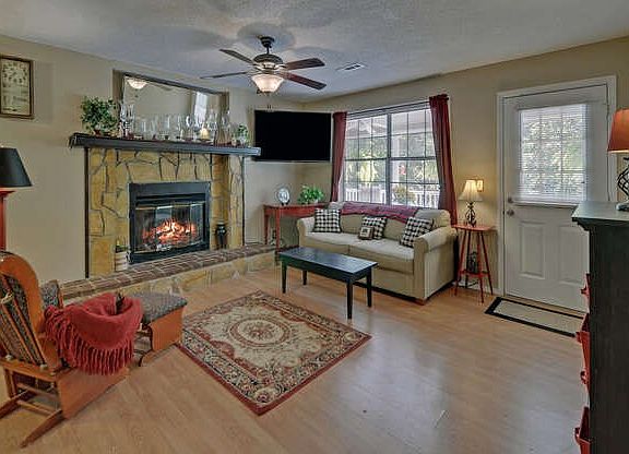 4th image of 222 W Hills Dr