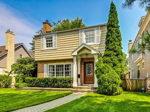 818 17th St, Wilmette, IL 60091