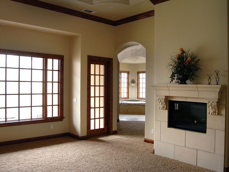 2nd image of 1326 Shady Tree Ln
