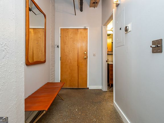 4th image of 244 Peters St SW Unit 5