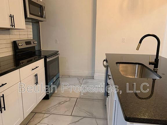 4th image of 1625 Carroll St #B