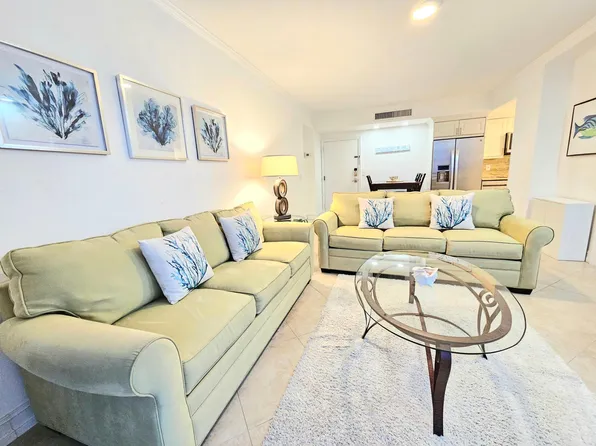 140 Seaview Ct, Marco Island, FL