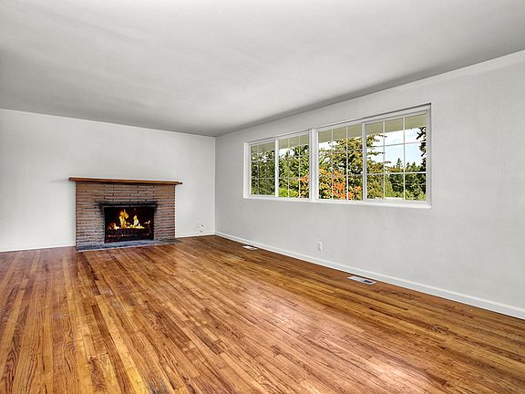 4th image of 6624 182nd St SW