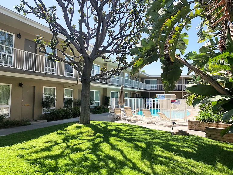Orange Plaza Villa Apartments — Photo 1