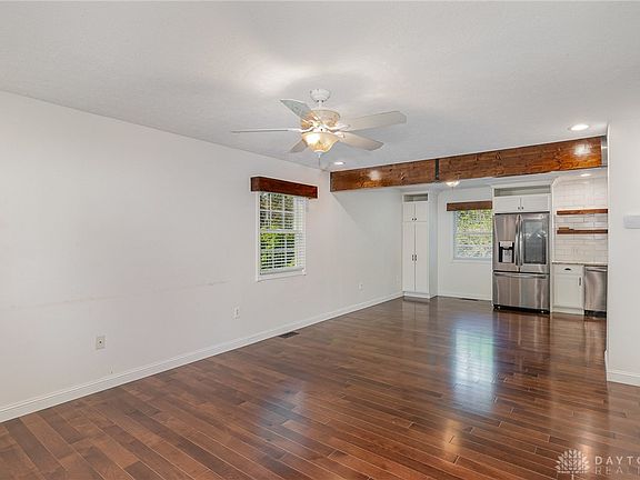 5th image of 156 Vaughn Ave