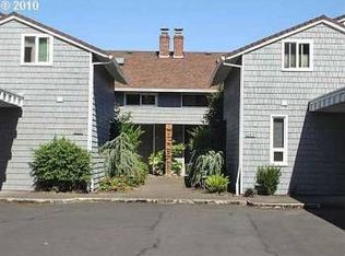 639 N Tomahawk Island Dr, Portland, OR 97217