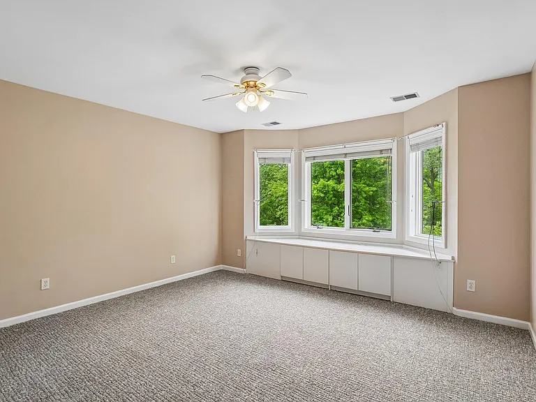 1819 Brookview Dr — Photo 40