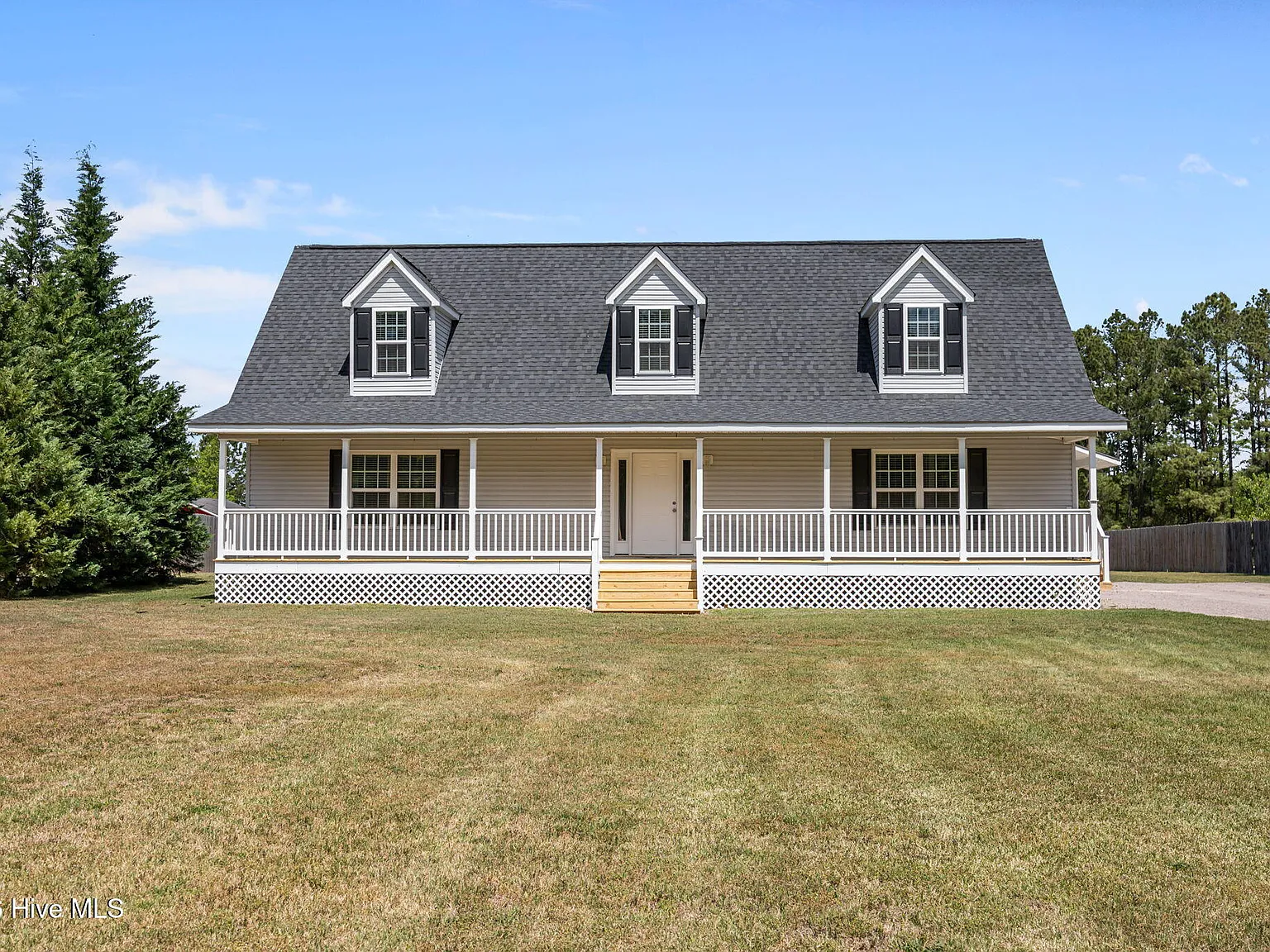 3 bed, 2.5 bath, 2226 sqft, $1,975 — Photo 1