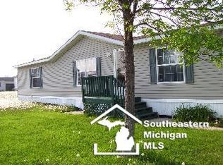 166 Bluestem Dr, Erie, MI 48133