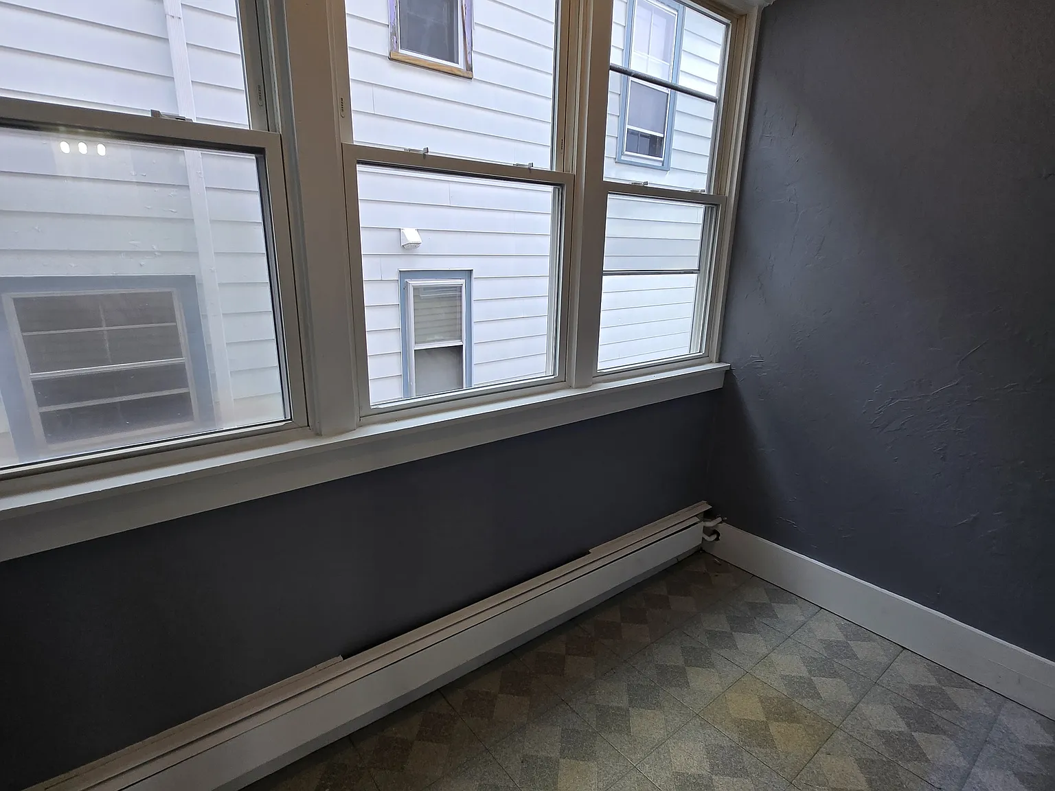 4 bed, 950 sqft, $2,100 — Photo 4