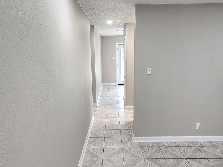 606 Crockett St — Photo 11