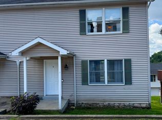 8 Riddle Ct, Morgantown, WV 26505