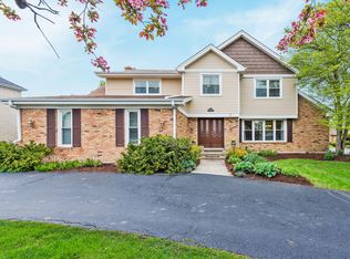 2S651 Avenue Latour, Oak Brook, IL 60523