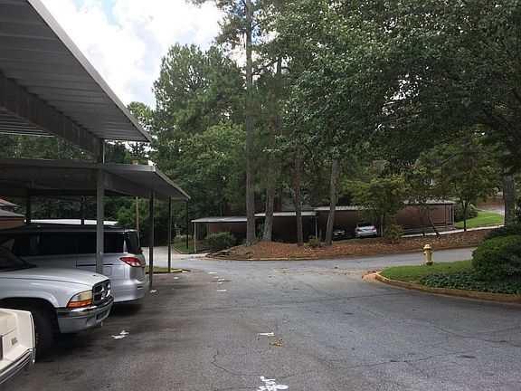 5th image of 689 Garden Walk Dr