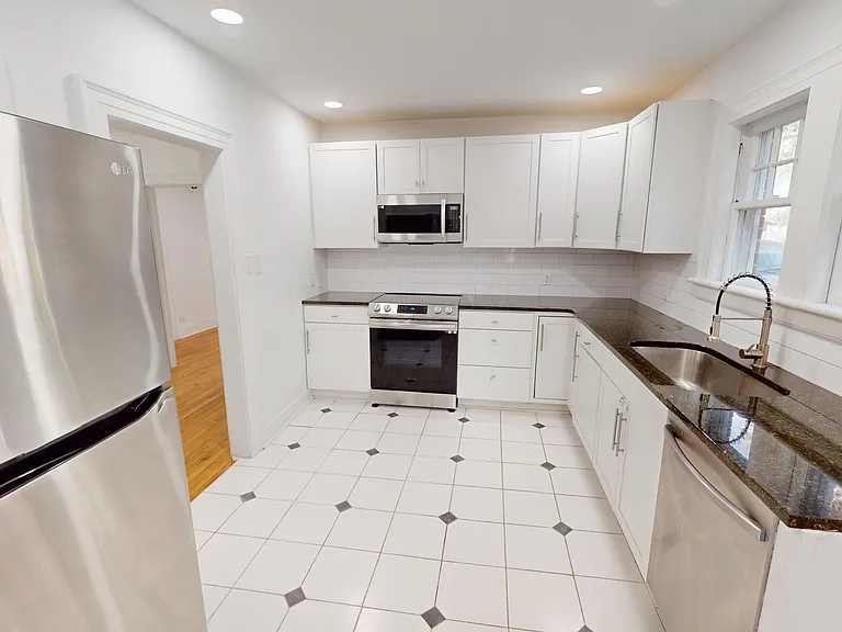 608 N Jackson St — Photo 14
